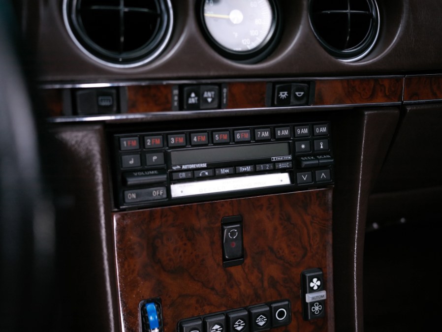 1988 Mercedes-Benz 560 Series 2dr Roadster 560SL, available for sale in North Salem, New York | Meccanic Shop North Inc. North Salem, New York 1988 Mercedes-Benz 560 Series 2dr Roadster 560SL, available for sale in North Salem, New York | Meccanic Shop North Inc. North Salem, New York