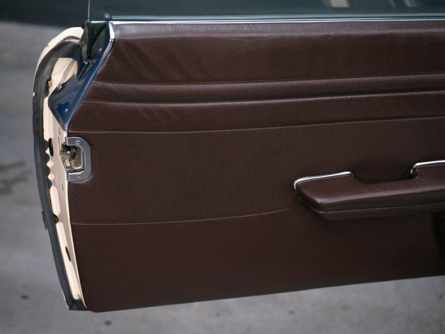 1988 Mercedes-Benz 560 Series 2dr Roadster 560SL, available for sale in North Salem, New York | Meccanic Shop North Inc. North Salem, New York 1988 Mercedes-Benz 560 Series 2dr Roadster 560SL, available for sale in North Salem, New York | Meccanic Shop North Inc. North Salem, New York
