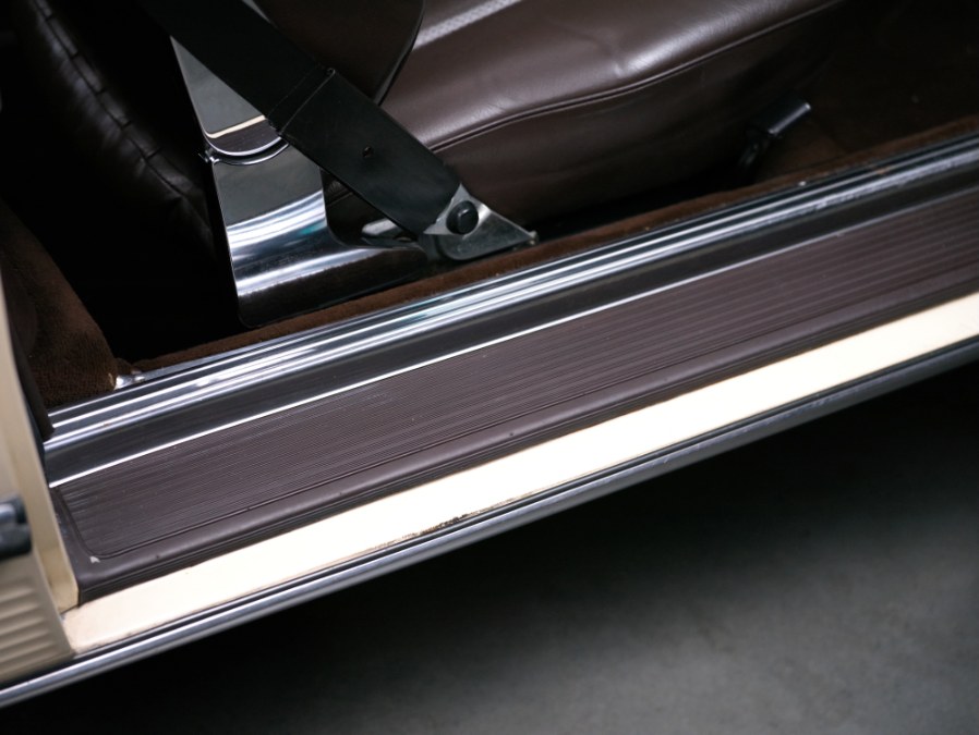 1988 Mercedes-Benz 560 Series 2dr Roadster 560SL, available for sale in North Salem, New York | Meccanic Shop North Inc. North Salem, New York 1988 Mercedes-Benz 560 Series 2dr Roadster 560SL, available for sale in North Salem, New York | Meccanic Shop North Inc. North Salem, New York