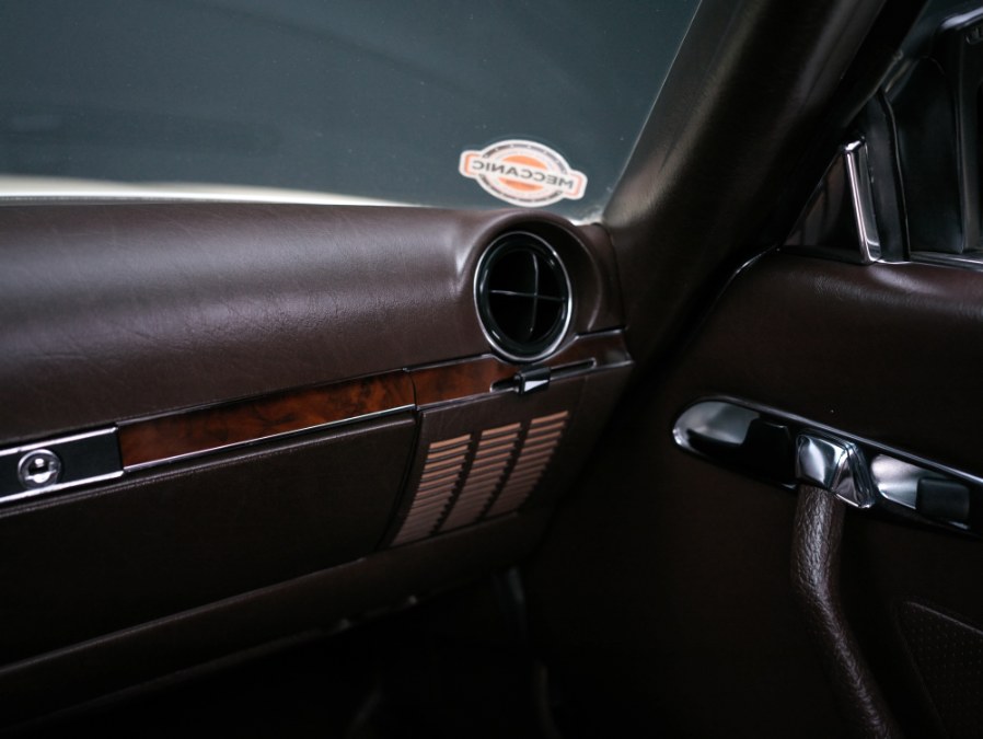 1988 Mercedes-Benz 560 Series 2dr Roadster 560SL, available for sale in North Salem, New York | Meccanic Shop North Inc. North Salem, New York 1988 Mercedes-Benz 560 Series 2dr Roadster 560SL, available for sale in North Salem, New York | Meccanic Shop North Inc. North Salem, New York