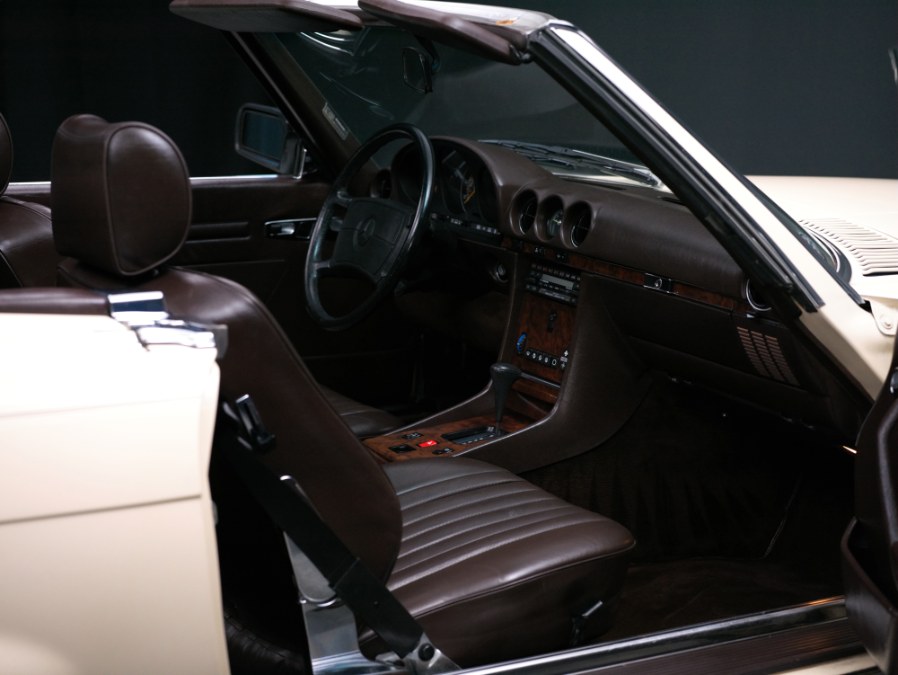1988 Mercedes-Benz 560 Series 2dr Roadster 560SL, available for sale in North Salem, New York | Meccanic Shop North Inc. North Salem, New York 1988 Mercedes-Benz 560 Series 2dr Roadster 560SL, available for sale in North Salem, New York | Meccanic Shop North Inc. North Salem, New York