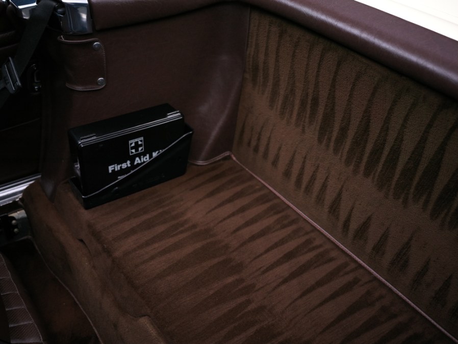1988 Mercedes-Benz 560 Series 2dr Roadster 560SL, available for sale in North Salem, New York | Meccanic Shop North Inc. North Salem, New York 1988 Mercedes-Benz 560 Series 2dr Roadster 560SL, available for sale in North Salem, New York | Meccanic Shop North Inc. North Salem, New York