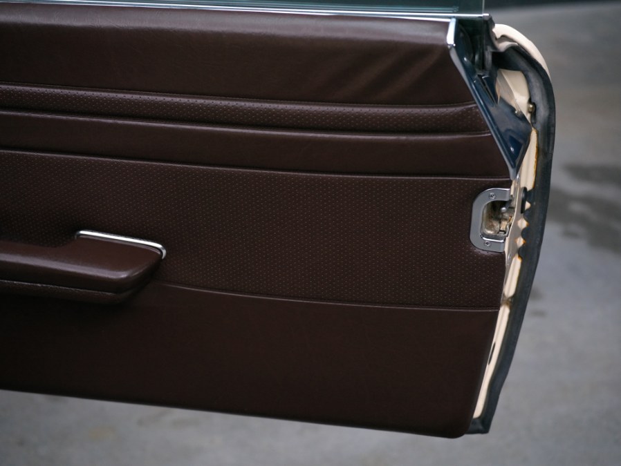 1988 Mercedes-Benz 560 Series 2dr Roadster 560SL, available for sale in North Salem, New York | Meccanic Shop North Inc. North Salem, New York 1988 Mercedes-Benz 560 Series 2dr Roadster 560SL, available for sale in North Salem, New York | Meccanic Shop North Inc. North Salem, New York