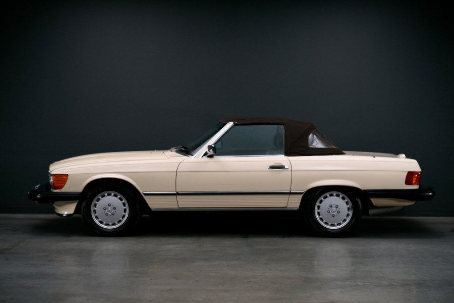 1988 Mercedes-Benz 560 Series 2dr Roadster 560SL, available for sale in North Salem, New York | Meccanic Shop North Inc. North Salem, New York 1988 Mercedes-Benz 560 Series 2dr Roadster 560SL, available for sale in North Salem, New York | Meccanic Shop North Inc. North Salem, New York