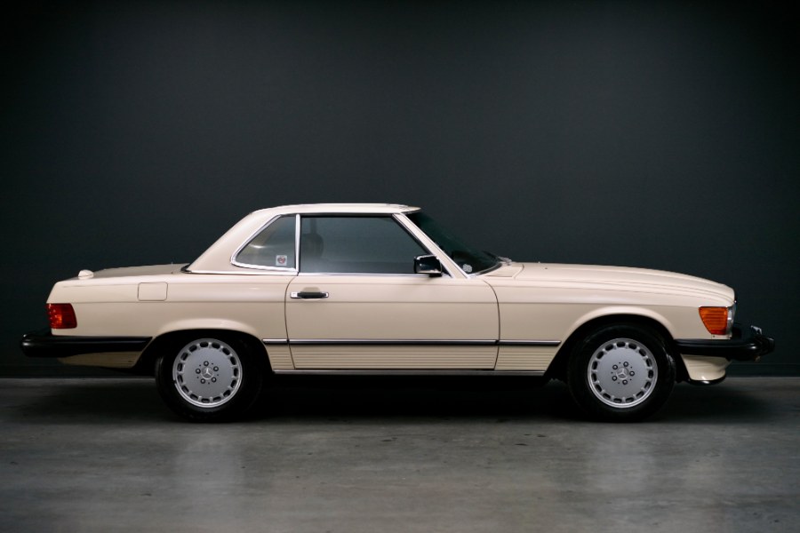 1988 Mercedes-Benz 560 Series 2dr Roadster 560SL, available for sale in North Salem, New York | Meccanic Shop North Inc. North Salem, New York 1988 Mercedes-Benz 560 Series 2dr Roadster 560SL, available for sale in North Salem, New York | Meccanic Shop North Inc. North Salem, New York
