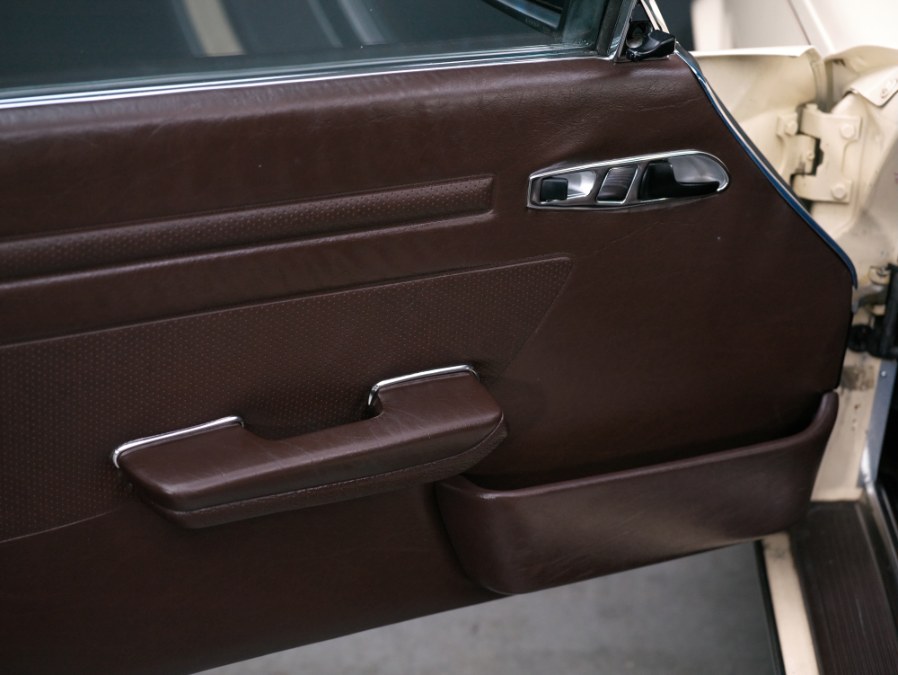 1988 Mercedes-Benz 560 Series 2dr Roadster 560SL, available for sale in North Salem, New York | Meccanic Shop North Inc. North Salem, New York 1988 Mercedes-Benz 560 Series 2dr Roadster 560SL, available for sale in North Salem, New York | Meccanic Shop North Inc. North Salem, New York