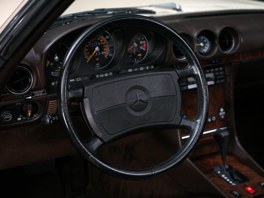 1988 Mercedes-Benz 560 Series 2dr Roadster 560SL, available for sale in North Salem, New York | Meccanic Shop North Inc. North Salem, New York 1988 Mercedes-Benz 560 Series 2dr Roadster 560SL, available for sale in North Salem, New York | Meccanic Shop North Inc. North Salem, New York