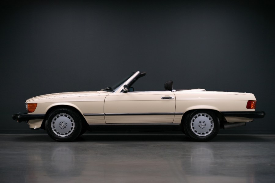 1988 Mercedes-Benz 560 Series 2dr Roadster 560SL, available for sale in North Salem, New York | Meccanic Shop North Inc. North Salem, New York 1988 Mercedes-Benz 560 Series 2dr Roadster 560SL, available for sale in North Salem, New York | Meccanic Shop North Inc. North Salem, New York