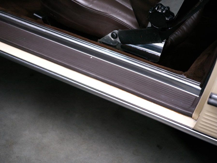 1988 Mercedes-Benz 560 Series 2dr Roadster 560SL, available for sale in North Salem, New York | Meccanic Shop North Inc. North Salem, New York 1988 Mercedes-Benz 560 Series 2dr Roadster 560SL, available for sale in North Salem, New York | Meccanic Shop North Inc. North Salem, New York