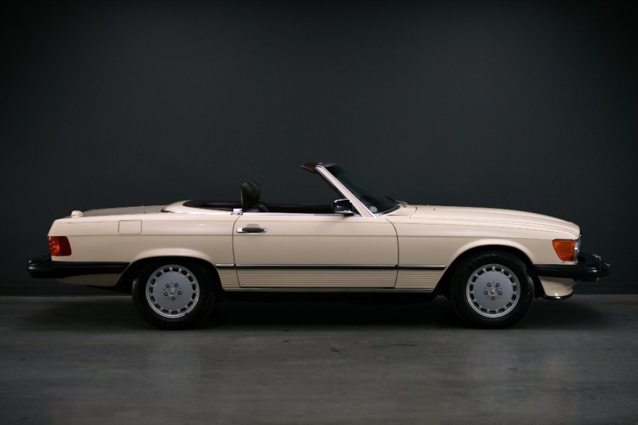 1988 Mercedes-Benz 560 Series 2dr Roadster 560SL, available for sale in North Salem, New York | Meccanic Shop North Inc. North Salem, New York 1988 Mercedes-Benz 560 Series 2dr Roadster 560SL, available for sale in North Salem, New York | Meccanic Shop North Inc. North Salem, New York
