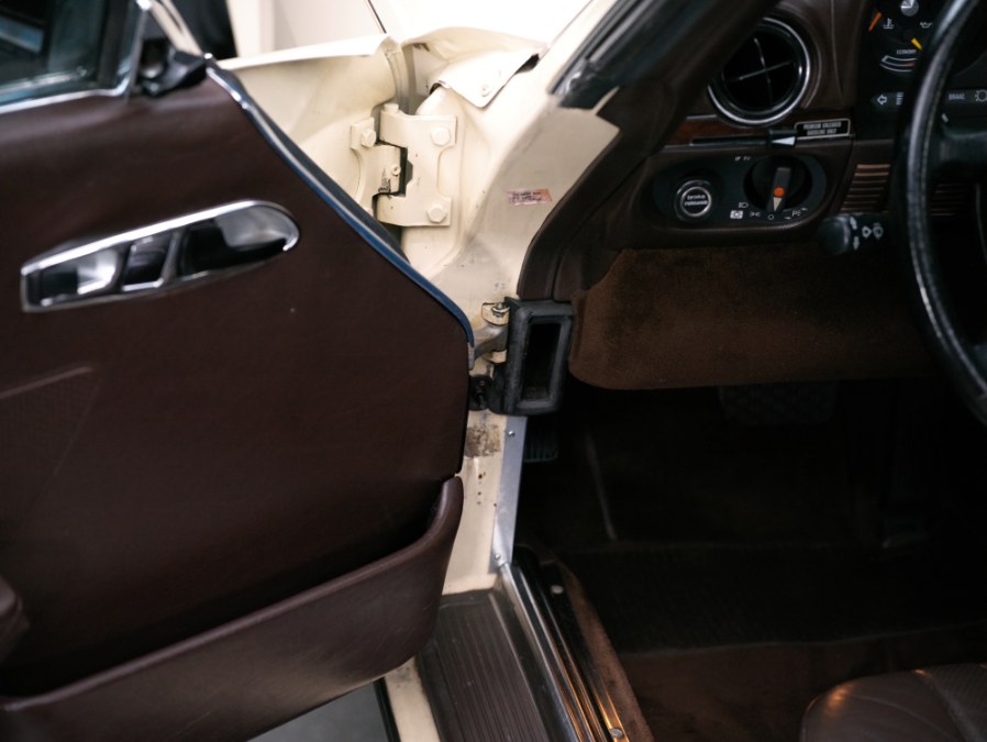 1988 Mercedes-Benz 560 Series 2dr Roadster 560SL, available for sale in North Salem, New York | Meccanic Shop North Inc. North Salem, New York 1988 Mercedes-Benz 560 Series 2dr Roadster 560SL, available for sale in North Salem, New York | Meccanic Shop North Inc. North Salem, New York