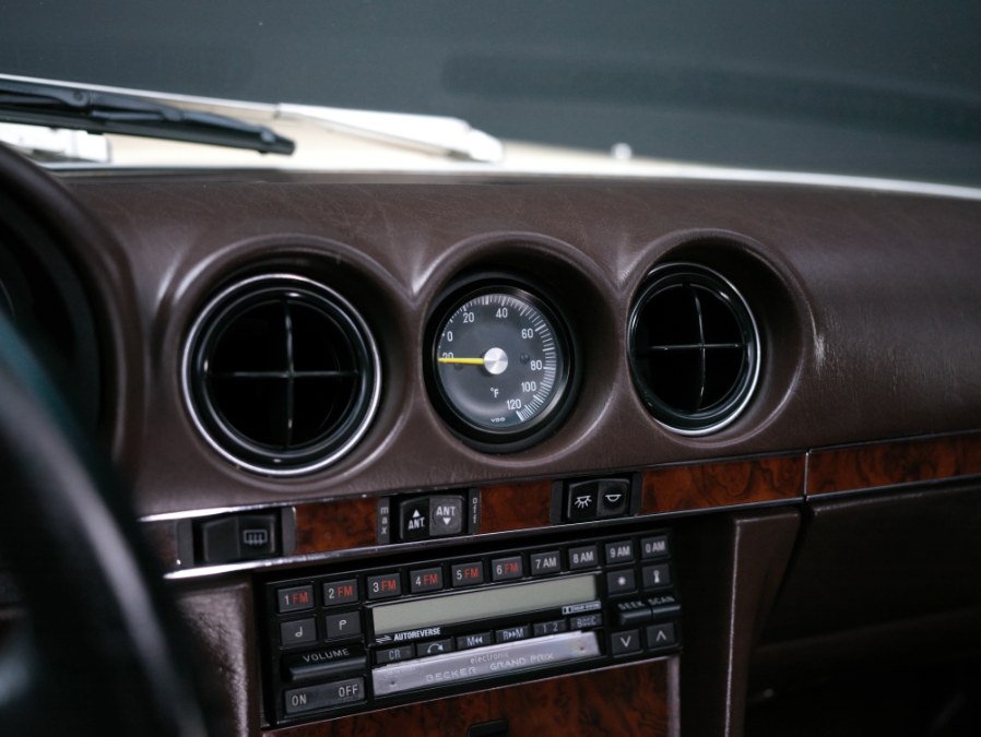 1988 Mercedes-Benz 560 Series 2dr Roadster 560SL, available for sale in North Salem, New York | Meccanic Shop North Inc. North Salem, New York 1988 Mercedes-Benz 560 Series 2dr Roadster 560SL, available for sale in North Salem, New York | Meccanic Shop North Inc. North Salem, New York