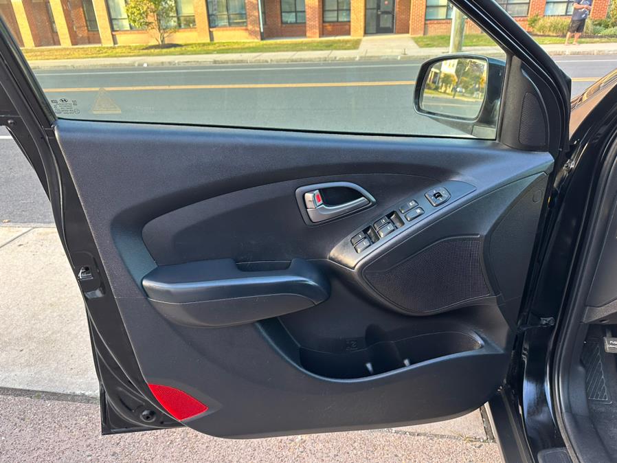 2015 Hyundai Tucson AWD 4dr GLS, available for sale in Manchester, Connecticut | Carsonmain LLC. Manchester, Connecticut 2015 Hyundai Tucson AWD 4dr GLS, available for sale in Manchester, Connecticut | Carsonmain LLC. Manchester, Connecticut