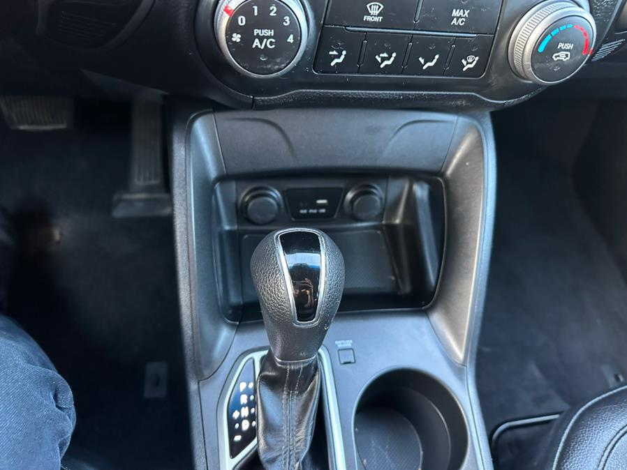 2015 Hyundai Tucson AWD 4dr GLS, available for sale in Manchester, Connecticut | Carsonmain LLC. Manchester, Connecticut 2015 Hyundai Tucson AWD 4dr GLS, available for sale in Manchester, Connecticut | Carsonmain LLC. Manchester, Connecticut