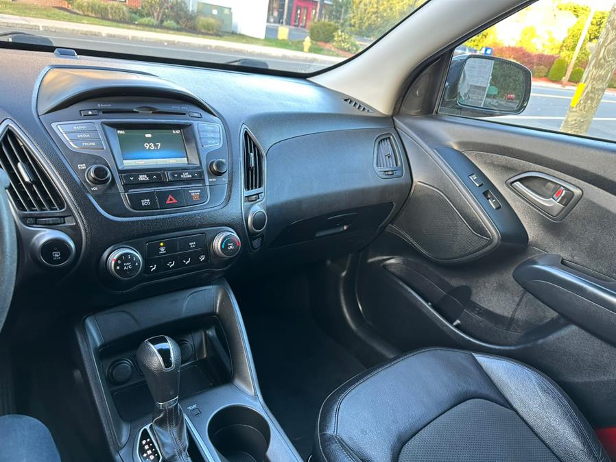 2015 Hyundai Tucson AWD 4dr GLS, available for sale in Manchester, Connecticut | Carsonmain LLC. Manchester, Connecticut 2015 Hyundai Tucson AWD 4dr GLS, available for sale in Manchester, Connecticut | Carsonmain LLC. Manchester, Connecticut