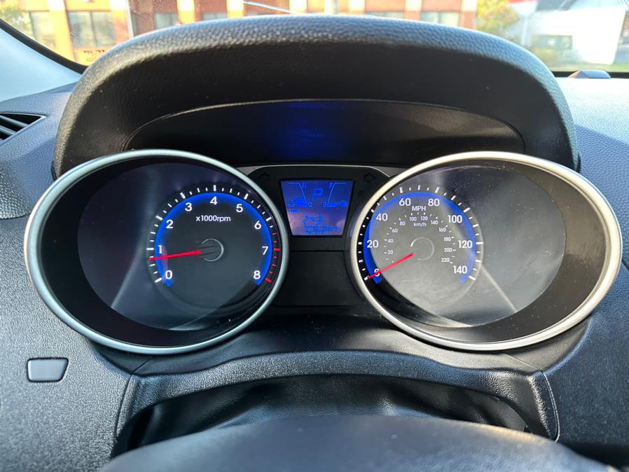 2015 Hyundai Tucson AWD 4dr GLS, available for sale in Manchester, Connecticut | Carsonmain LLC. Manchester, Connecticut 2015 Hyundai Tucson AWD 4dr GLS, available for sale in Manchester, Connecticut | Carsonmain LLC. Manchester, Connecticut