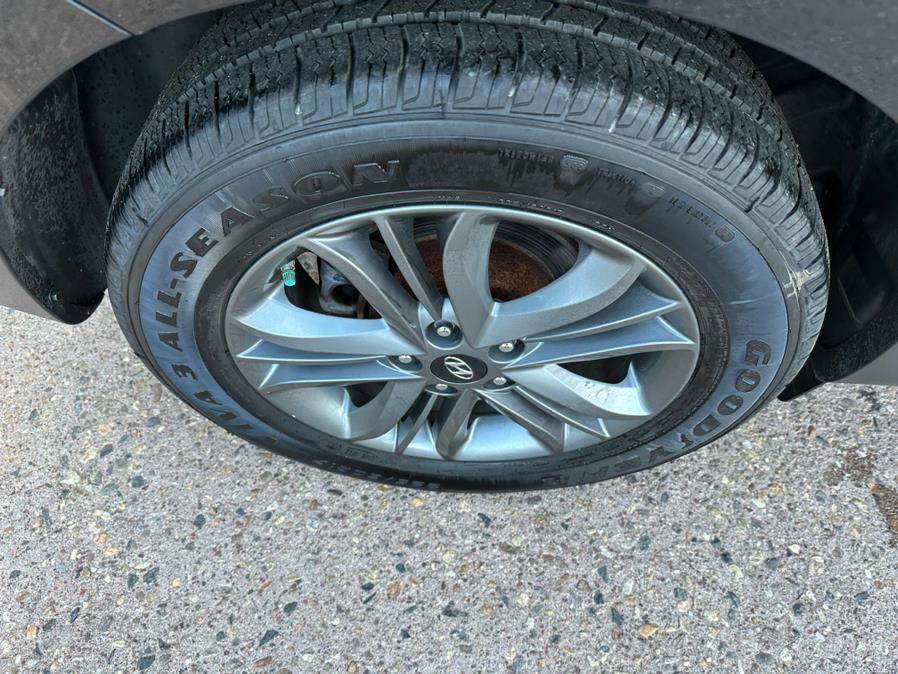 2015 Hyundai Tucson AWD 4dr GLS, available for sale in Manchester, Connecticut | Carsonmain LLC. Manchester, Connecticut 2015 Hyundai Tucson AWD 4dr GLS, available for sale in Manchester, Connecticut | Carsonmain LLC. Manchester, Connecticut