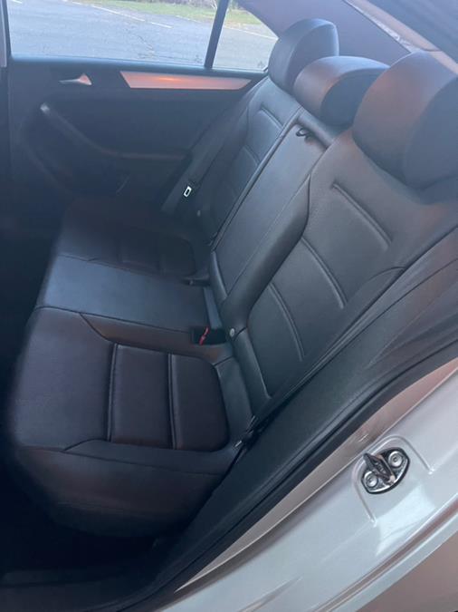 Used Volkswagen Jetta Sedan 4dr DSG TDI w/Premium 2012 | Supreme Automotive. New Britain, Connecticut Used Volkswagen Jetta Sedan 4dr DSG TDI w/Premium 2012 | Supreme Automotive. New Britain, Connecticut