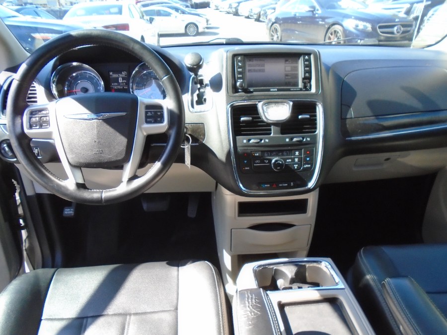 Used Chrysler Town & Country 4dr Wgn Touring 2014 | Jim Juliani Motors. Waterbury, Connecticut