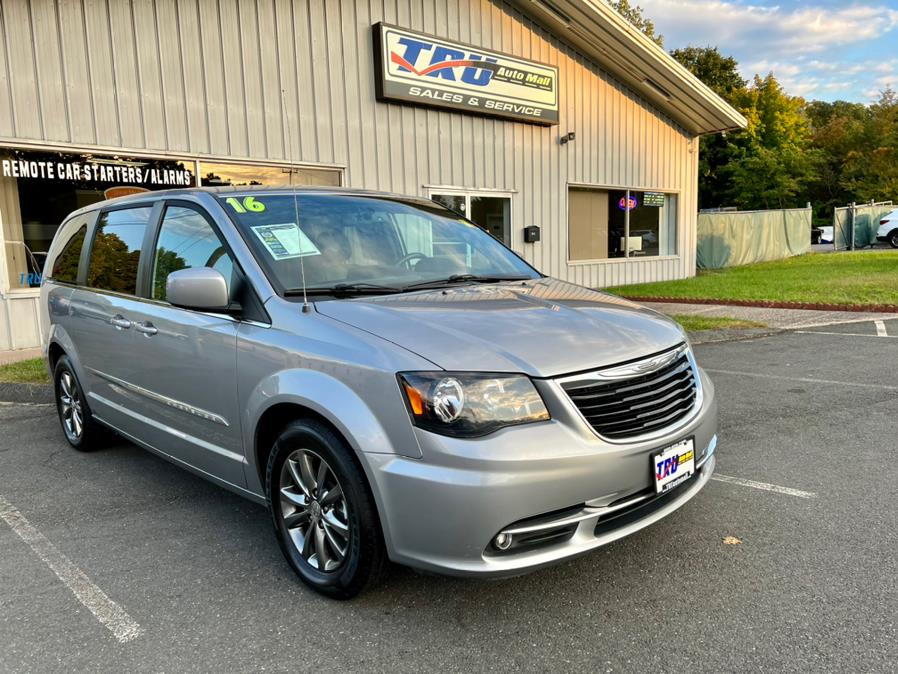 2016 Chrysler Town & Country 4dr Wgn S, available for sale in Berlin, Connecticut | Tru Auto Mall. Berlin, Connecticut 2016 Chrysler Town & Country 4dr Wgn S, available for sale in Berlin, Connecticut | Tru Auto Mall. Berlin, Connecticut