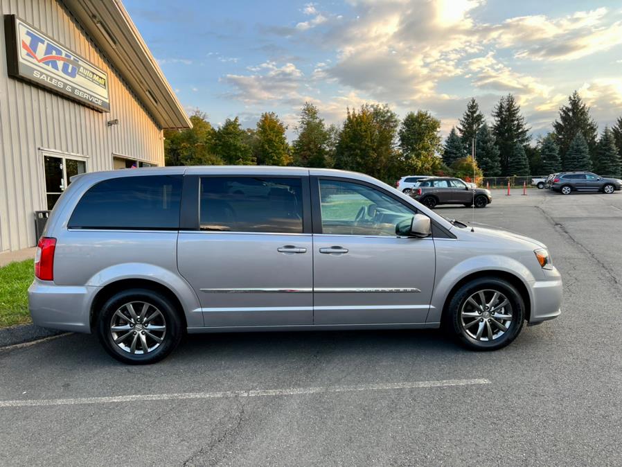 2016 Chrysler Town & Country 4dr Wgn S, available for sale in Berlin, Connecticut | Tru Auto Mall. Berlin, Connecticut 2016 Chrysler Town & Country 4dr Wgn S, available for sale in Berlin, Connecticut | Tru Auto Mall. Berlin, Connecticut