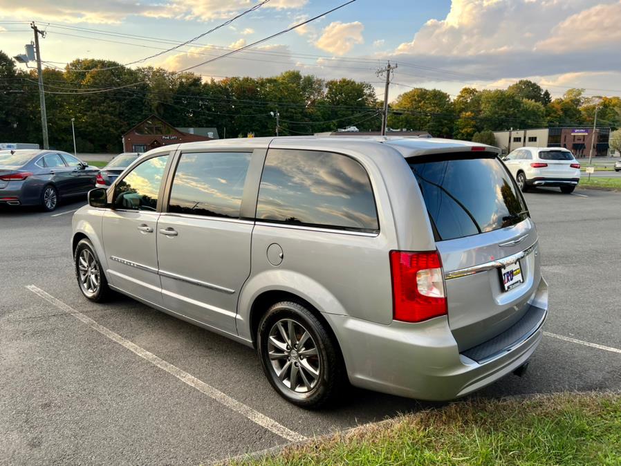2016 Chrysler Town & Country 4dr Wgn S, available for sale in Berlin, Connecticut | Tru Auto Mall. Berlin, Connecticut 2016 Chrysler Town & Country 4dr Wgn S, available for sale in Berlin, Connecticut | Tru Auto Mall. Berlin, Connecticut
