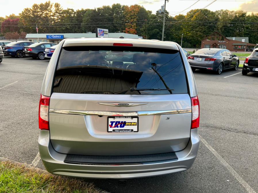 2016 Chrysler Town & Country 4dr Wgn S, available for sale in Berlin, Connecticut | Tru Auto Mall. Berlin, Connecticut 2016 Chrysler Town & Country 4dr Wgn S, available for sale in Berlin, Connecticut | Tru Auto Mall. Berlin, Connecticut