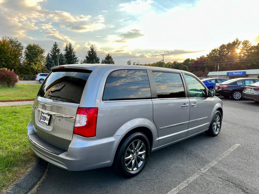 2016 Chrysler Town & Country 4dr Wgn S, available for sale in Berlin, Connecticut | Tru Auto Mall. Berlin, Connecticut 2016 Chrysler Town & Country 4dr Wgn S, available for sale in Berlin, Connecticut | Tru Auto Mall. Berlin, Connecticut