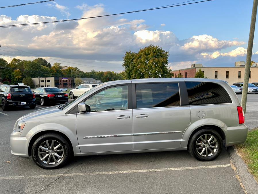 2016 Chrysler Town & Country 4dr Wgn S, available for sale in Berlin, Connecticut | Tru Auto Mall. Berlin, Connecticut 2016 Chrysler Town & Country 4dr Wgn S, available for sale in Berlin, Connecticut | Tru Auto Mall. Berlin, Connecticut