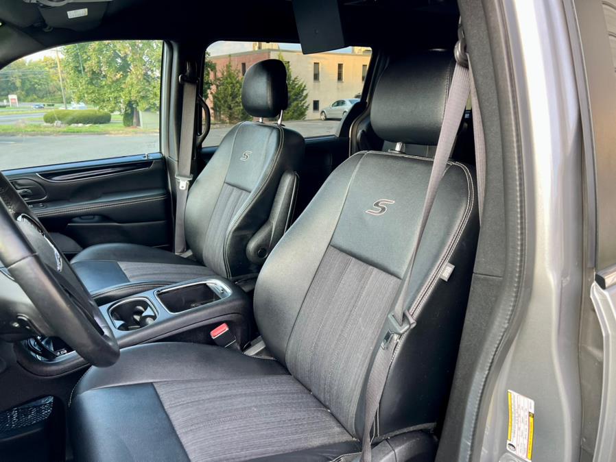2016 Chrysler Town & Country 4dr Wgn S, available for sale in Berlin, Connecticut | Tru Auto Mall. Berlin, Connecticut 2016 Chrysler Town & Country 4dr Wgn S, available for sale in Berlin, Connecticut | Tru Auto Mall. Berlin, Connecticut