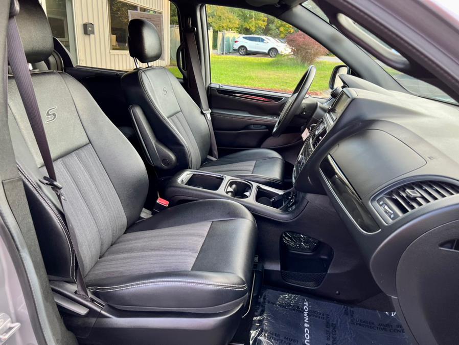 2016 Chrysler Town & Country 4dr Wgn S, available for sale in Berlin, Connecticut | Tru Auto Mall. Berlin, Connecticut 2016 Chrysler Town & Country 4dr Wgn S, available for sale in Berlin, Connecticut | Tru Auto Mall. Berlin, Connecticut