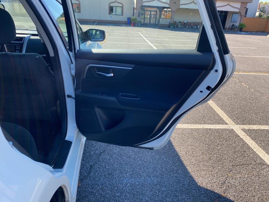 2015 Nissan Altima 4dr Sdn I4 2.5 S, available for sale in Hartford, Connecticut | Mecca Auto LLC. Hartford, Connecticut 2015 Nissan Altima 4dr Sdn I4 2.5 S, available for sale in Hartford, Connecticut | Mecca Auto LLC. Hartford, Connecticut