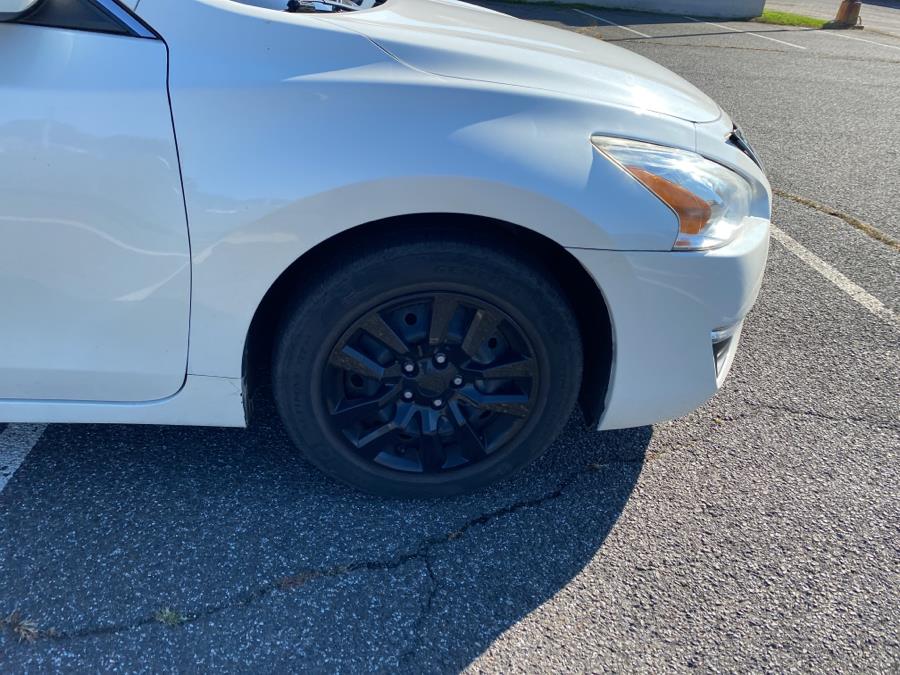 2015 Nissan Altima 4dr Sdn I4 2.5 S, available for sale in Hartford, Connecticut | Mecca Auto LLC. Hartford, Connecticut 2015 Nissan Altima 4dr Sdn I4 2.5 S, available for sale in Hartford, Connecticut | Mecca Auto LLC. Hartford, Connecticut