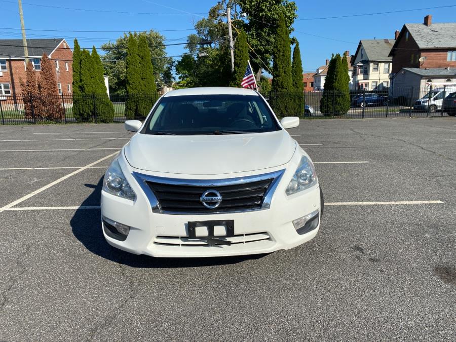 2015 Nissan Altima 4dr Sdn I4 2.5 S, available for sale in Hartford, Connecticut | Mecca Auto LLC. Hartford, Connecticut 2015 Nissan Altima 4dr Sdn I4 2.5 S, available for sale in Hartford, Connecticut | Mecca Auto LLC. Hartford, Connecticut