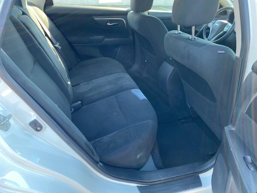 2015 Nissan Altima 4dr Sdn I4 2.5 S, available for sale in Hartford, Connecticut | Mecca Auto LLC. Hartford, Connecticut 2015 Nissan Altima 4dr Sdn I4 2.5 S, available for sale in Hartford, Connecticut | Mecca Auto LLC. Hartford, Connecticut