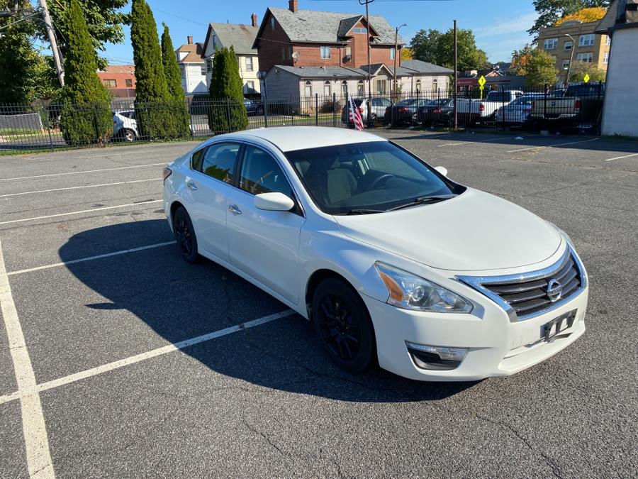 2015 Nissan Altima 4dr Sdn I4 2.5 S, available for sale in Hartford, Connecticut | Mecca Auto LLC. Hartford, Connecticut 2015 Nissan Altima 4dr Sdn I4 2.5 S, available for sale in Hartford, Connecticut | Mecca Auto LLC. Hartford, Connecticut