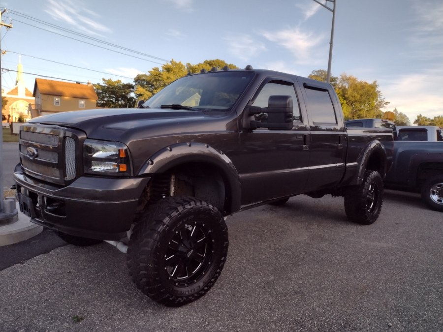 2005 Ford Super Duty F-350 SRW Crew Cab 172" Lariat 4WD, available for sale in Chicopee, Massachusetts | Matts Auto Mall LLC. Chicopee, Massachusetts