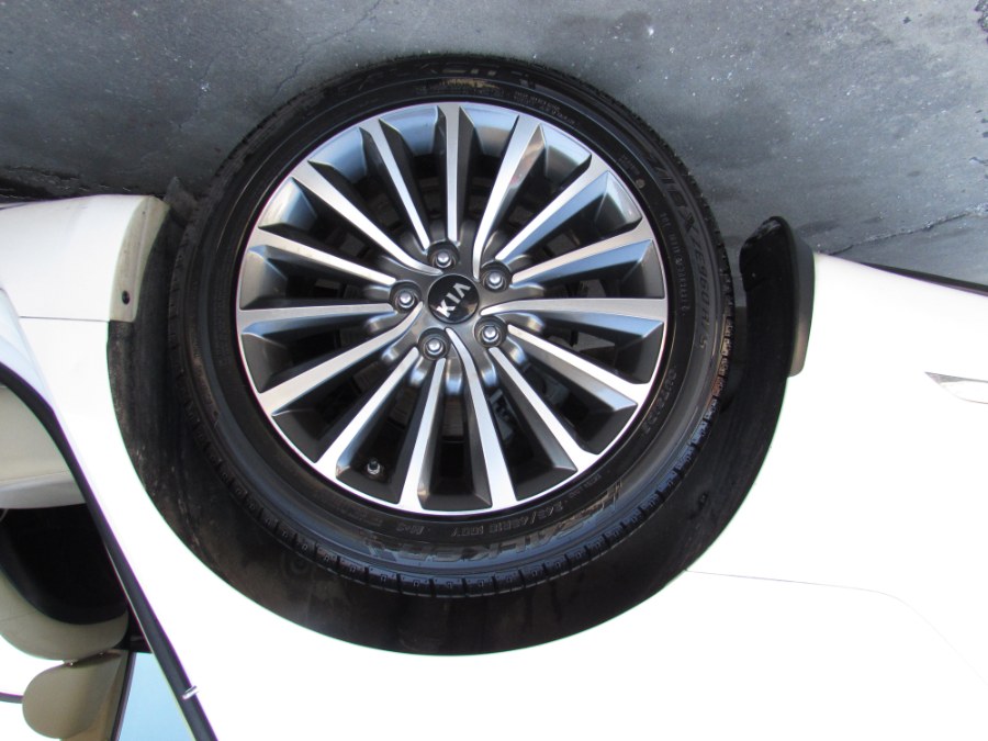 2017 Kia Cadenza Limited Sedan, available for sale in Orlando, Florida | VIP Auto Enterprise, Inc. Orlando, Florida 2017 Kia Cadenza Limited Sedan, available for sale in Orlando, Florida | VIP Auto Enterprise, Inc. Orlando, Florida