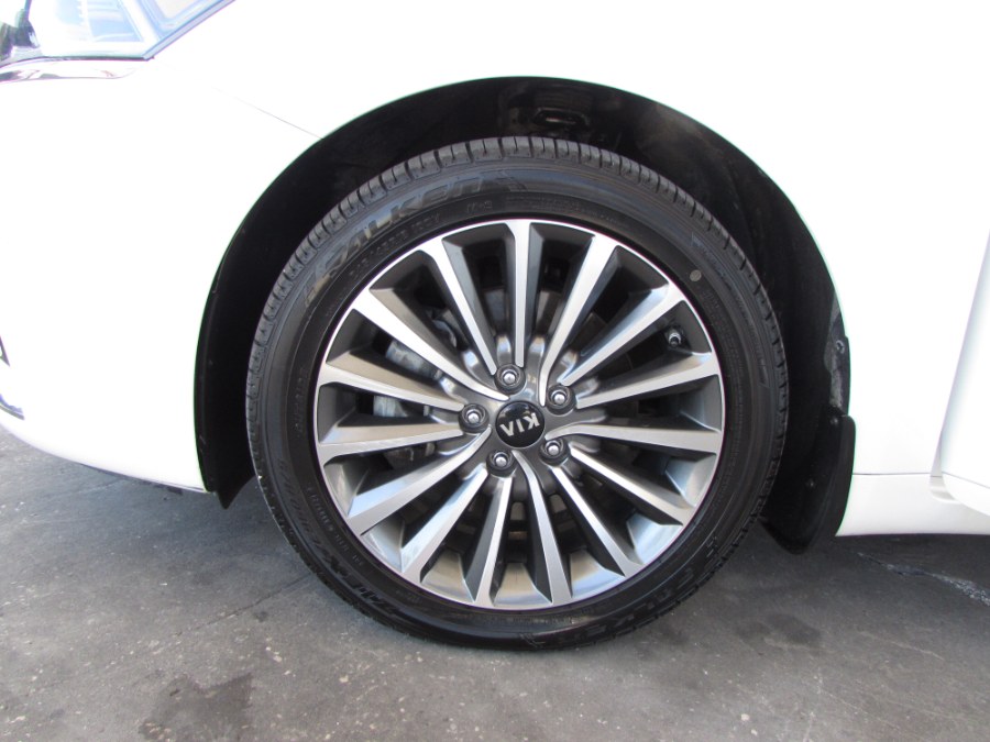 2017 Kia Cadenza Limited Sedan, available for sale in Orlando, Florida | VIP Auto Enterprise, Inc. Orlando, Florida 2017 Kia Cadenza Limited Sedan, available for sale in Orlando, Florida | VIP Auto Enterprise, Inc. Orlando, Florida