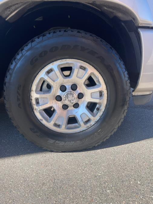 Used GMC Sierra 1500 Crew Cab 143.5" WB 4WD SLT 2005 | Supreme Automotive. New Britain, Connecticut Used GMC Sierra 1500 Crew Cab 143.5" WB 4WD SLT 2005 | Supreme Automotive. New Britain, Connecticut