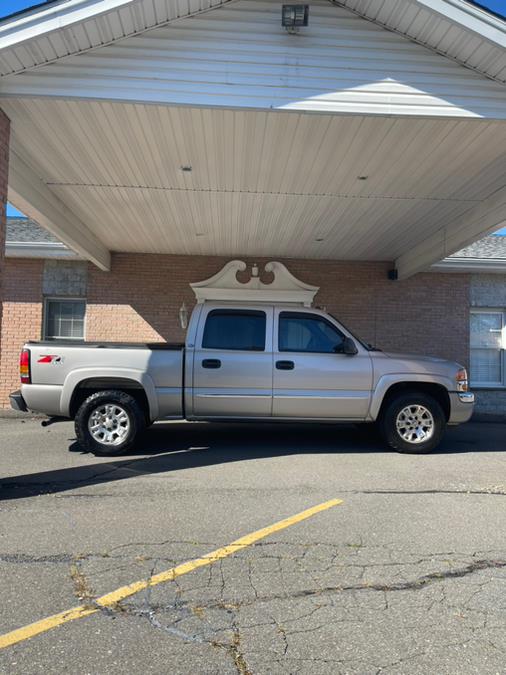 Used GMC Sierra 1500 Crew Cab 143.5" WB 4WD SLT 2005 | Supreme Automotive. New Britain, Connecticut Used GMC Sierra 1500 Crew Cab 143.5" WB 4WD SLT 2005 | Supreme Automotive. New Britain, Connecticut