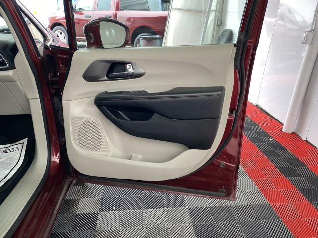 Used Chrysler Pacifica Touring L 2020 | Queens Auto Mall. Richmond Hill, New York Used Chrysler Pacifica Touring L 2020 | Queens Auto Mall. Richmond Hill, New York