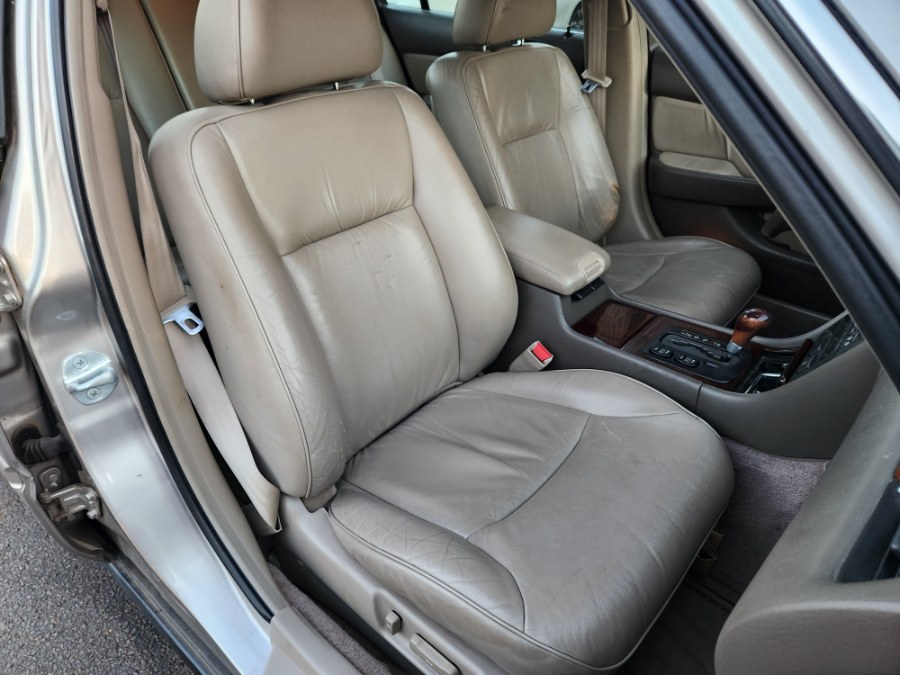 1997 Acura RL 4dr Sdn w/Premium Pkg, available for sale in Bristol, Connecticut | Dealmax Motors LLC. Bristol, Connecticut 1997 Acura RL 4dr Sdn w/Premium Pkg, available for sale in Bristol, Connecticut | Dealmax Motors LLC. Bristol, Connecticut