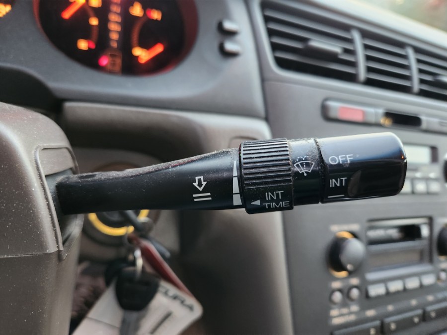 1997 Acura RL 4dr Sdn w/Premium Pkg, available for sale in Bristol, Connecticut | Dealmax Motors LLC. Bristol, Connecticut 1997 Acura RL 4dr Sdn w/Premium Pkg, available for sale in Bristol, Connecticut | Dealmax Motors LLC. Bristol, Connecticut