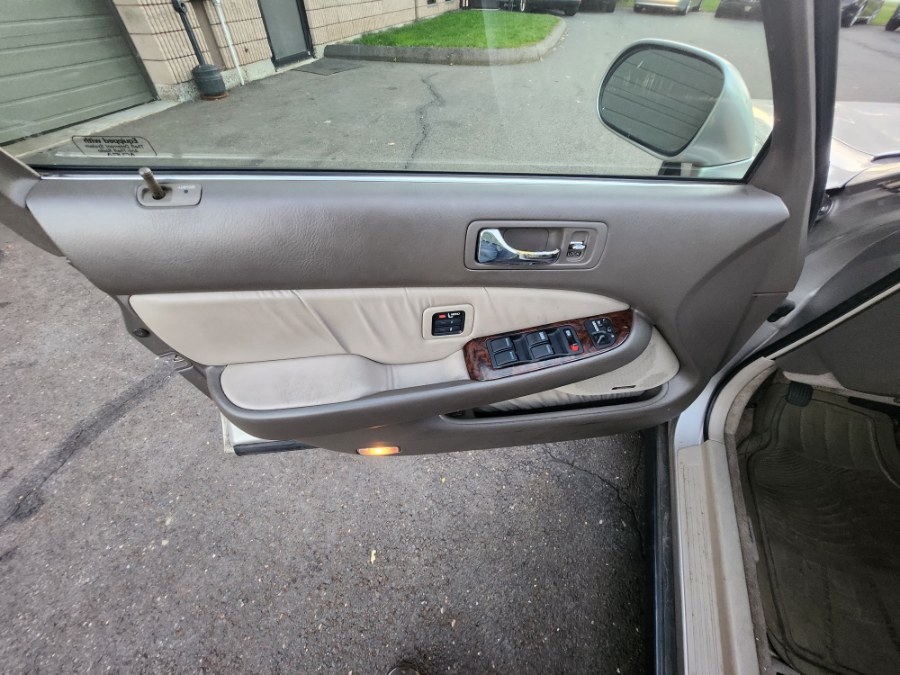 1997 Acura RL 4dr Sdn w/Premium Pkg, available for sale in Bristol, Connecticut | Dealmax Motors LLC. Bristol, Connecticut 1997 Acura RL 4dr Sdn w/Premium Pkg, available for sale in Bristol, Connecticut | Dealmax Motors LLC. Bristol, Connecticut