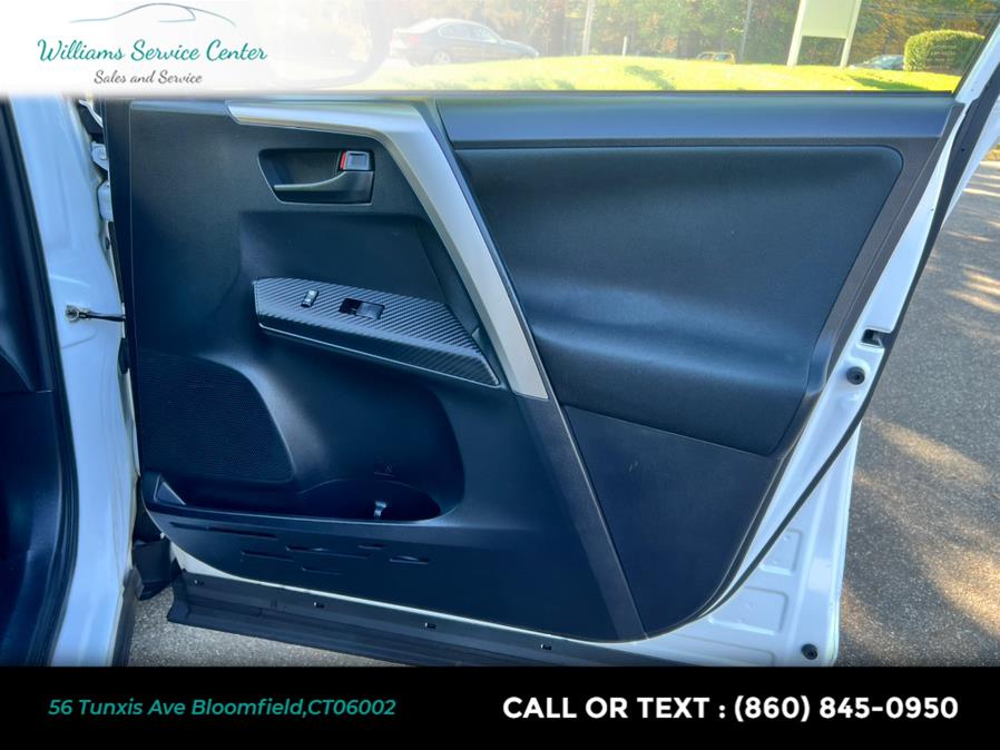 Used Toyota RAV4 AWD 4dr LE (Natl) 2015 | Williams Service Center. Bloomfield, Connecticut Used Toyota RAV4 AWD 4dr LE (Natl) 2015 | Williams Service Center. Bloomfield, Connecticut