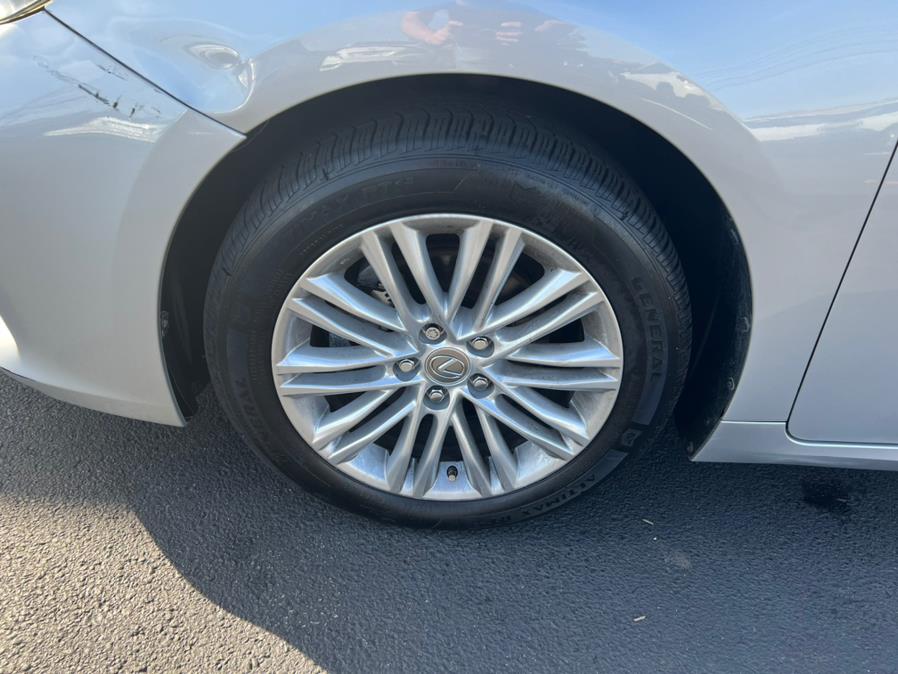 2015 Lexus ES 350 4dr Sdn, available for sale in East Windsor, Connecticut | Century Auto And Truck. East Windsor, Connecticut
