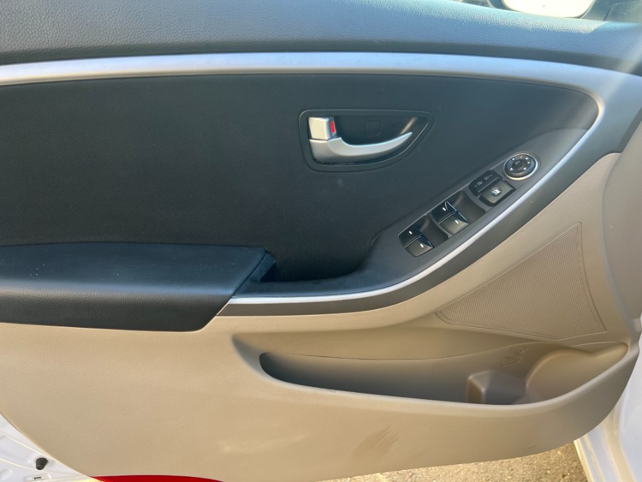 Used Hyundai Elantra GT 5dr HB Auto 2013 | Bristol Auto Center LLC. Bristol, Connecticut Used Hyundai Elantra GT 5dr HB Auto 2013 | Bristol Auto Center LLC. Bristol, Connecticut