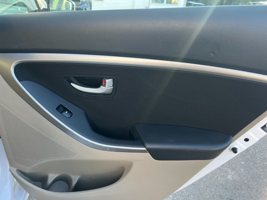 Used Hyundai Elantra GT 5dr HB Auto 2013 | Bristol Auto Center LLC. Bristol, Connecticut Used Hyundai Elantra GT 5dr HB Auto 2013 | Bristol Auto Center LLC. Bristol, Connecticut