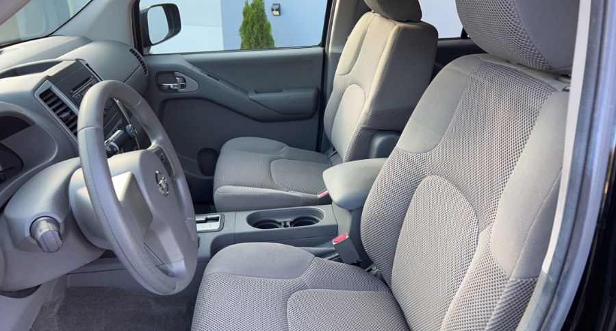 2010 Nissan Frontier 4WD Crew Cab SWB Auto SE, available for sale in Waterbury, Connecticut | West End Automotive Center. Waterbury, Connecticut 2010 Nissan Frontier 4WD Crew Cab SWB Auto SE, available for sale in Waterbury, Connecticut | West End Automotive Center. Waterbury, Connecticut